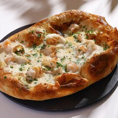 Пицца Креветки и кальмар в Vinch по цене 1310 ₽