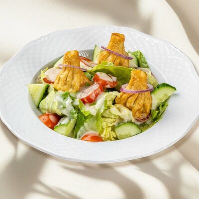 Салат Маленькая Грузия с обжаренными мини-хинкали и кунжутной заправкойв Мамино по цене 570 ₽