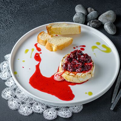 Камамбер с вишней в PizzAmore по цене 1170 ₽