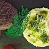 Котлетки из мраморной говядины с брусничным соусом и картофельным пюре в Философия по цене 670