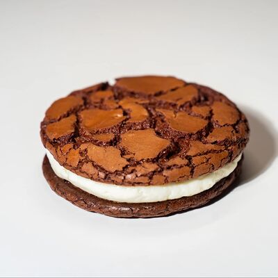 Шоколадное печенье с нежным сливочным кремом в ТРУФ кондитерский цех по цене 320 ₽