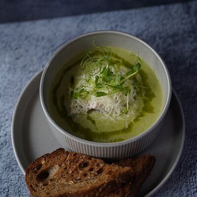 Крем-суп из зеленых овощей с цыпленком су-вид в Кофетоп по цене 580 ₽