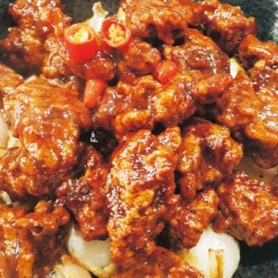 Говядина в горшке с черным перцем в ГУаНЬ ЯНЬ по цене 1990 ₽