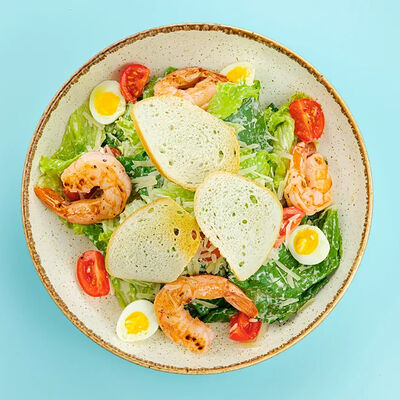 Цезарь с тигровыми креветками в Кафе Крем-Лаб по цене 689 ₽