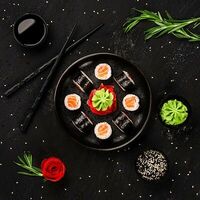 С лососем в Суши Rich