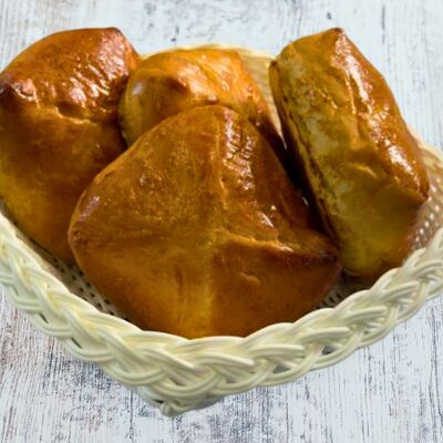 Пирожок с сыром и ветчиной в Изюм по цене 130 ₽