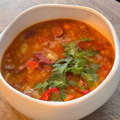 Чечевичный суп с рваной говядиной в Gosti по цене 629 ₽
