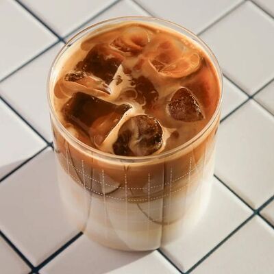 Айс-латте в Base coffee по цене 275 ₽