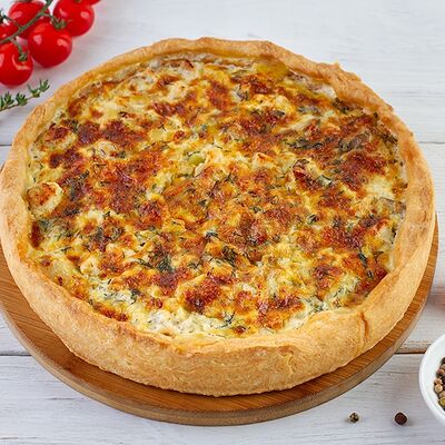 Киш с курицей, картофелем, грибами и сыром в Пекарня Кулинария Пиццерия ОБОЖАЮТВСЕ! по цене 1299 ₽