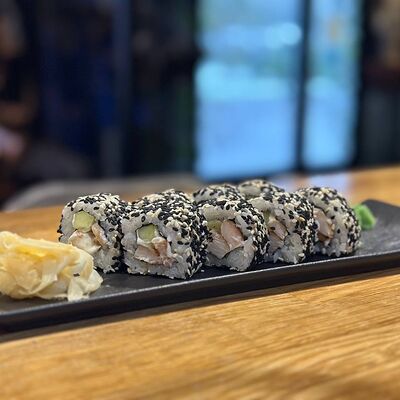 Ролл Фьюжн с куриной грудкой в Море Есть по цене 960 ₽