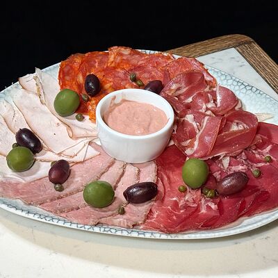 Мясное ассорти в Cheeseria по цене 2570 ₽