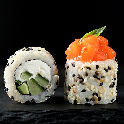 Тартар с Лососем ролл в Loca Pizza по цене 700 ₽