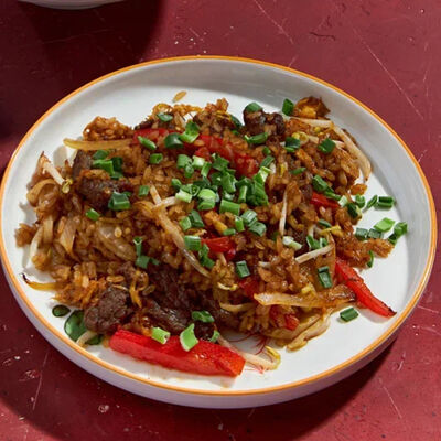 Чаофань с говядиной в Чина по цене 560 ₽