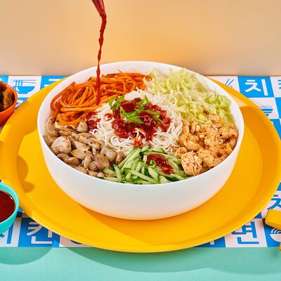 Панчан-сет с пшеничной лапшой в Korean Chick по цене 577