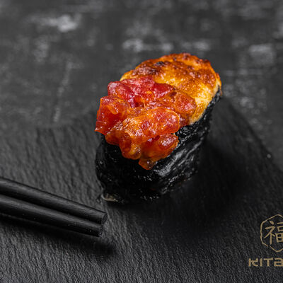Гункан тунец запеченный в Kitana по цене 228 ₽