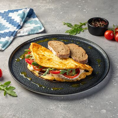 Омлет с имеретинским сыром и чиабаттой в Хинкальная Кинза по цене 870 ₽