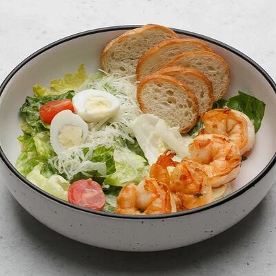 Цезарь с тигровыми креветкамив Амстердам по цене 585 ₽