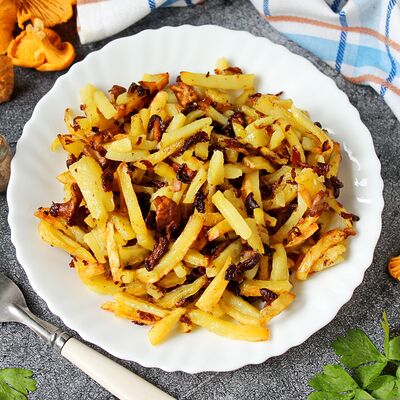 Картофель по-домашнему с луком и лисичками в Бо-Бо по цене 780 ₽