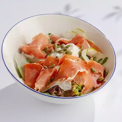 Салат с пармой в Vinch по цене 900 ₽