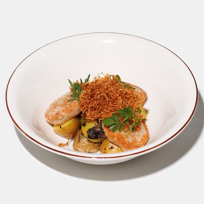 Котлеты из индейки с мини-картофелем и трюфельным соусом в Эхо по цене 900 ₽