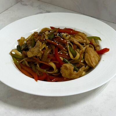 Удон с курицейв Сказка lounge по цене 450 ₽