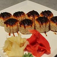 Запеченный ролл с жареным лососем в Суши Gamma