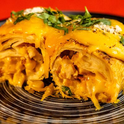 Чимичанга с курицей в Mexico cantina по цене 520 ₽