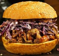 Бургер Pulled Pork (рваная свинина) в NoNamePizza