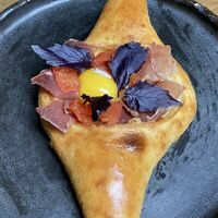 Хачапури по-аджарски с пармой в Этери