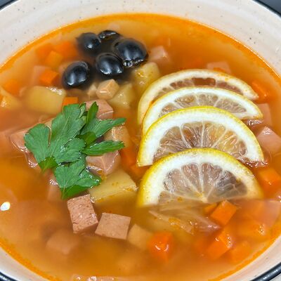 Солянка домашняя со сметанойв Кафе Тепло по цене 525 ₽