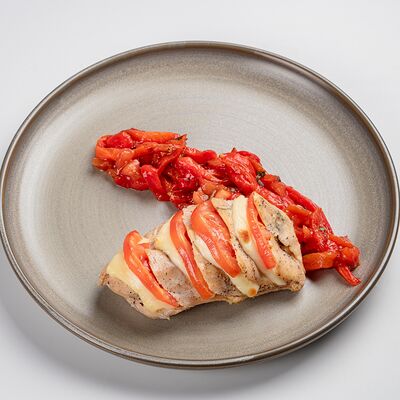 Куриная грудка c томатами и моцареллой в Unit по цене 860 ₽