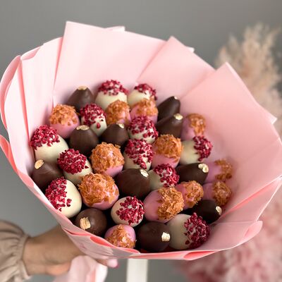 Клубничный букет в шоколаде Молли М в Клубника по цене 6590 ₽