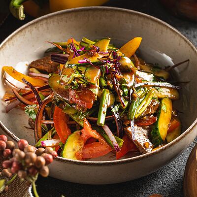 Салат из телятины в остройи японской заправке в Алазани по цене 3250 ₸