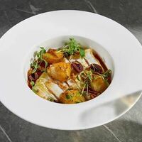 Командорский кальмар с соусом путанеска и оливками каламатав Гастробар DOM