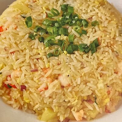 Жареный рис с яйцом, говядиной и ананасомв Дон Фан по цене 540 ₽