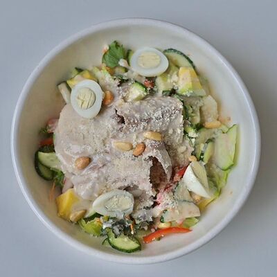 С говяжьим языком и перепелиными яйцами в Bucho по цене 500 ₽