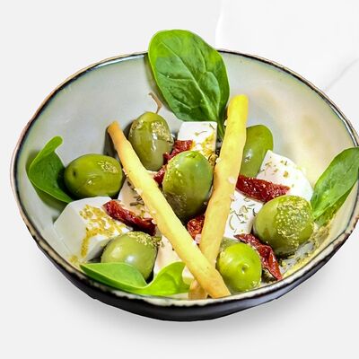 Изумрудные оливки с греческим сыром в Caviar по цене 750 ₽