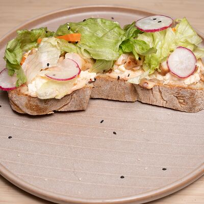 Сморреброд с имбирной курочкой и скрэмблом в Green Dog по цене 682 ₽