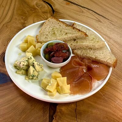 Тарелка Закусок в Pandora по цене 1380 ₽