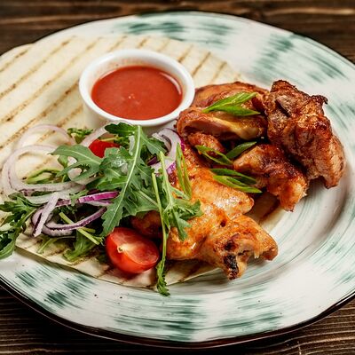 Шашлык из куриного бедра в Гастробар Феллини по цене 580 ₽