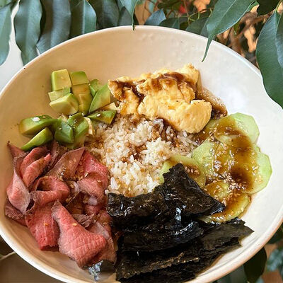 Боул с ростбифомв Городское кафе N31 по цене 831 ₽