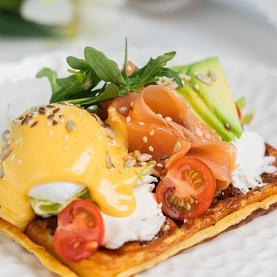 Картофельные вафли со слабосоленым лососем в Та самая на Хмельницкого по цене 661 ₽