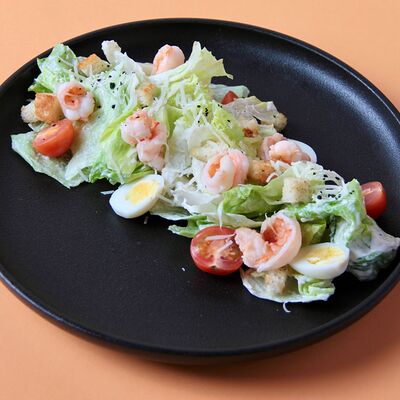 Салат Цезарь с креветкой в Папи бар по цене 730 ₽