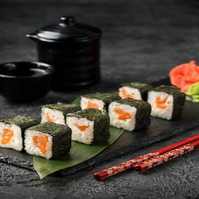 Классика с лососем в SushiDream по цене 269 ₽