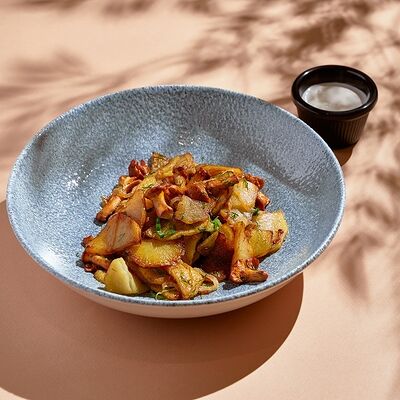 Картофель жареный с лисичками в Кукумбер по цене 650