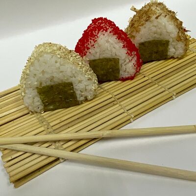 Сет Онигири в Love Rolls по цене 690 ₽