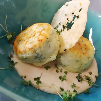 Сырники с зеленью и сырным дипом в Мангал House по цене 390 ₽