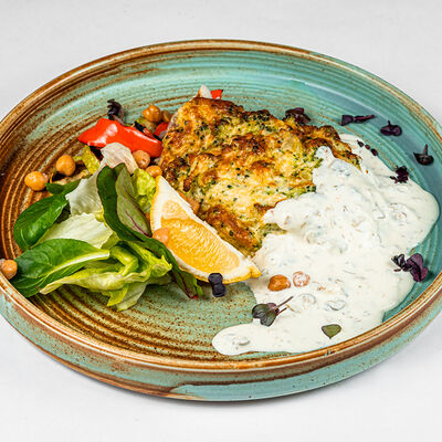 Палтус под сырной шапкой с овощами в Фёст по цене 640 ₽