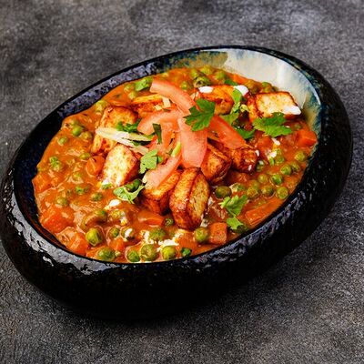 Тушеный горох с сыром в индийском соусе в Sushi & More по цене 410 ₽