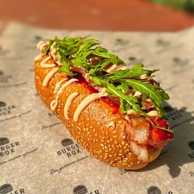 Хот-Дог Брусничный вайб в Burger Box по цене 530 ₽